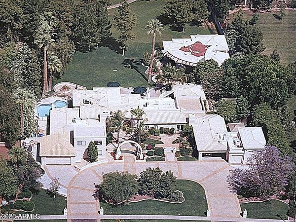 94 Biltmore Estates Drive, Phoenix, AZ 85016