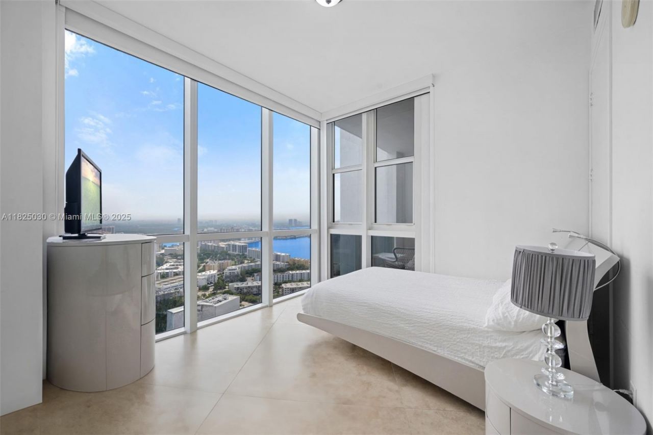 18201 Collins Ave, Unit 4705, Sunny Isles Beach, FL 33160 Photo