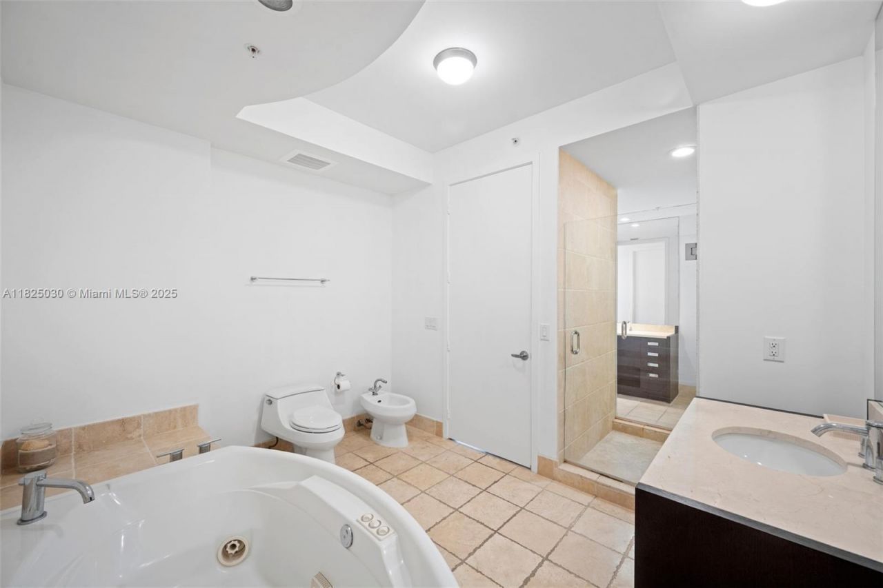 18201 Collins Ave, Unit 4705, Sunny Isles Beach, FL 33160 Photo