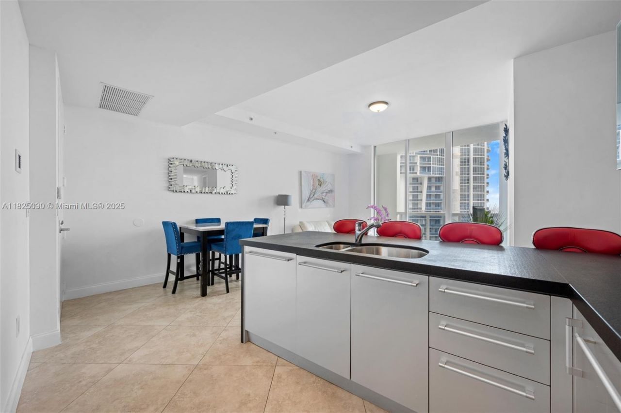 18201 Collins Ave, Unit 4705, Sunny Isles Beach, FL 33160 Photo