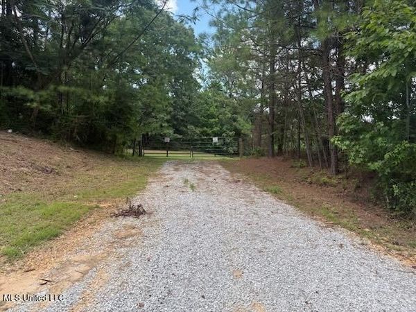 2555 Laws Hill Road, Holly Springs, MS 38635