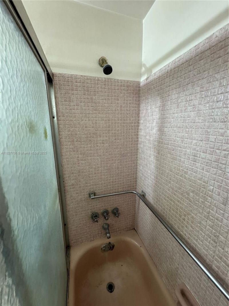 270 NE 191st St, Unit 108, Miami, FL 33179 Photo