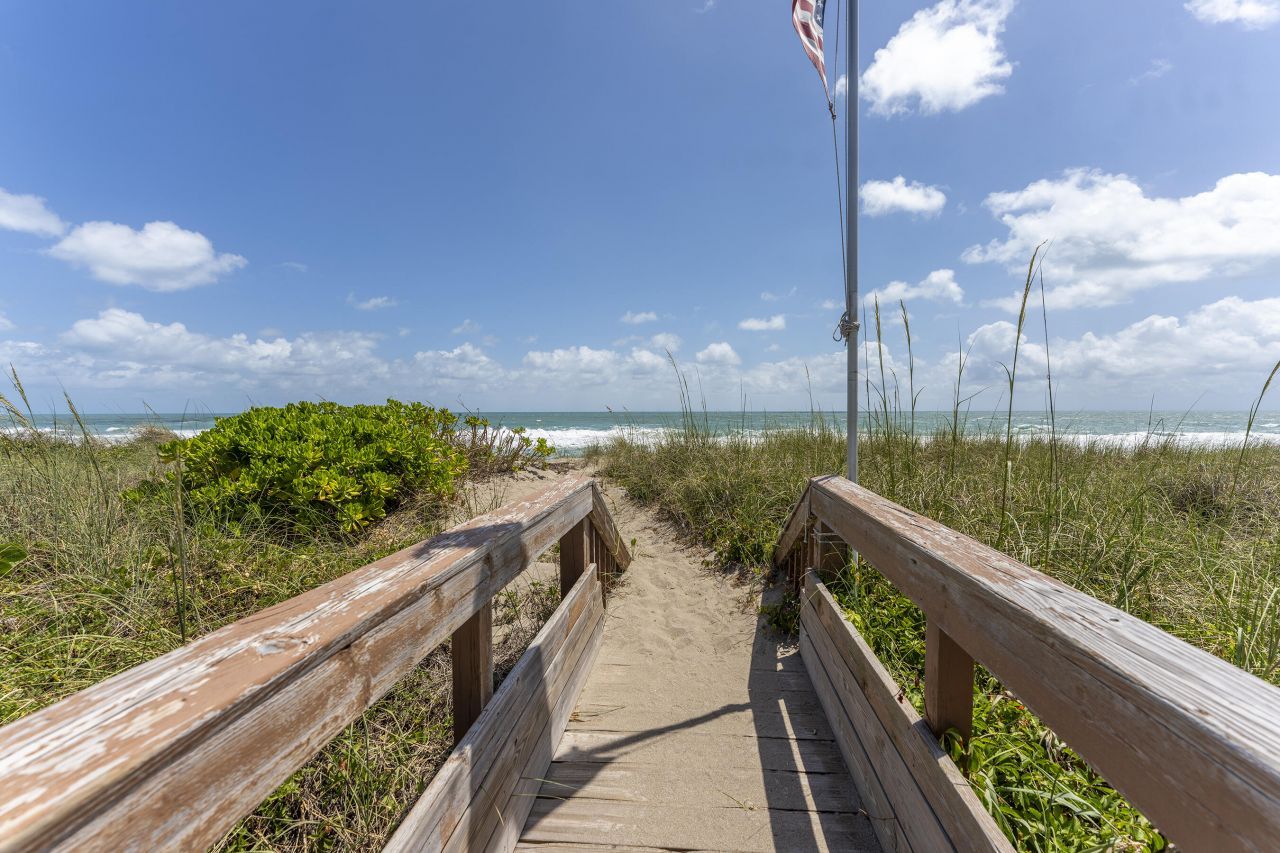 2571 NE Ocean Boulevard, Unit 104, Stuart, FL 34996 Photo