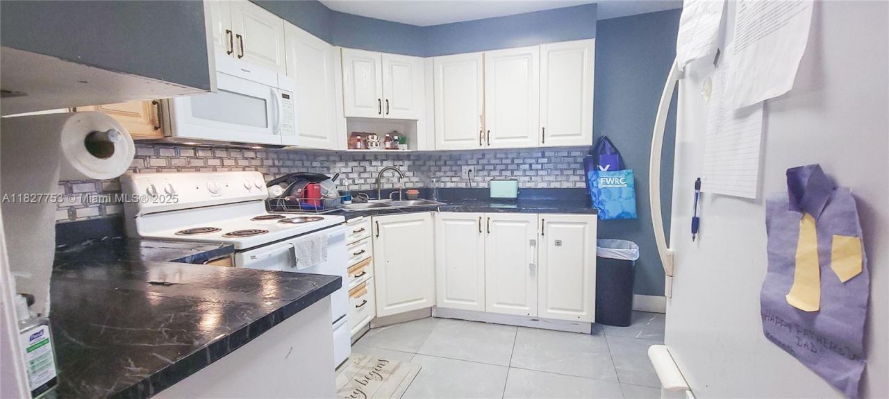 3301 Spanish Moss Ter, Unit 609, Lauderhill, FL 33319 Photo