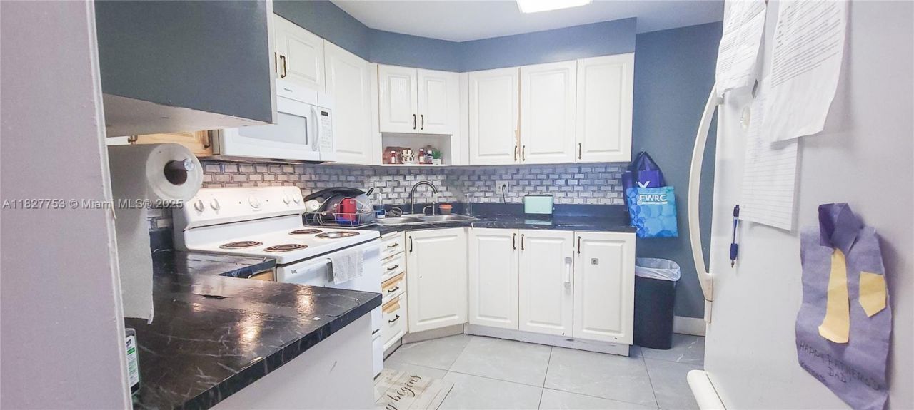 3301 Spanish Moss Ter, Unit 609, Lauderhill, FL 33319 Photo