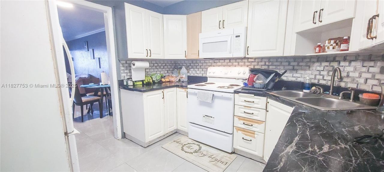 3301 Spanish Moss Ter, Unit 609, Lauderhill, FL 33319 Photo