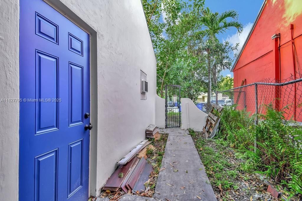 547 NW 49th St, Miami, FL 33127 Photo