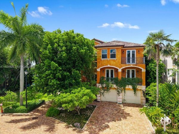 5843 Paradise Point Dr, Palmetto Bay, FL 33157