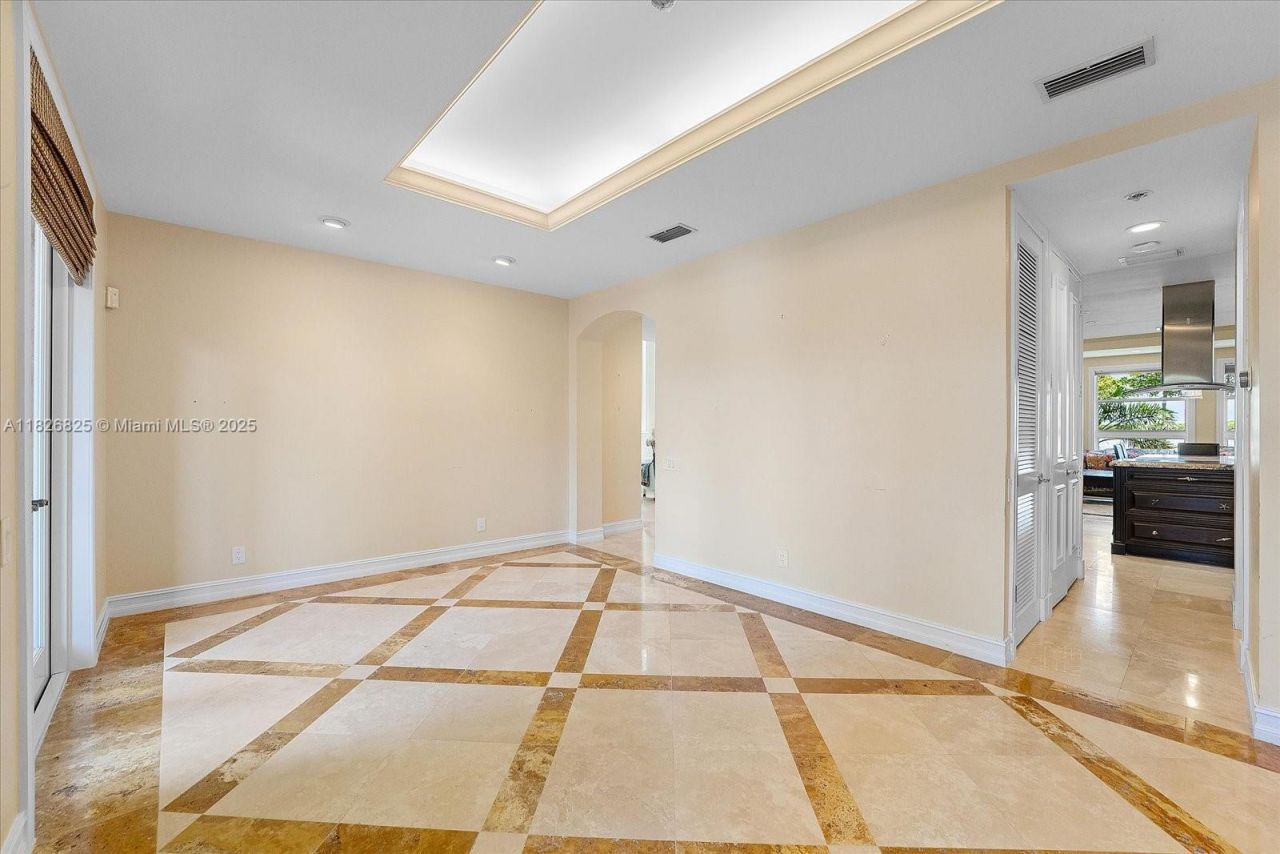 5843 Paradise Point Dr, Palmetto Bay, FL 33157 Photo