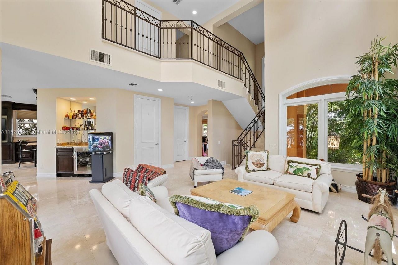 5843 Paradise Point Dr, Palmetto Bay, FL 33157 Photo