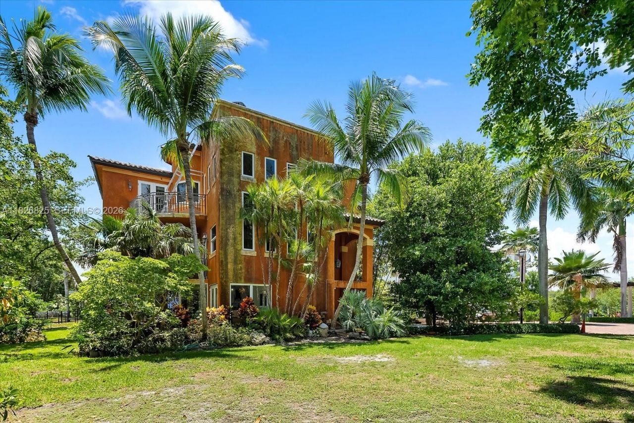 5843 Paradise Point Dr, Palmetto Bay, FL 33157 Photo
