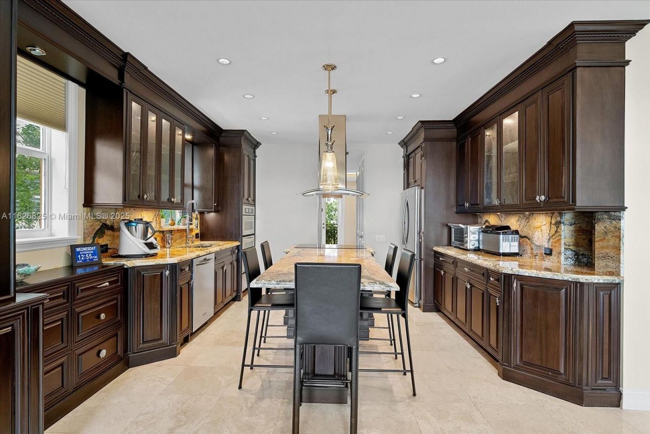 5843 Paradise Point Dr, Palmetto Bay, FL 33157 Photo