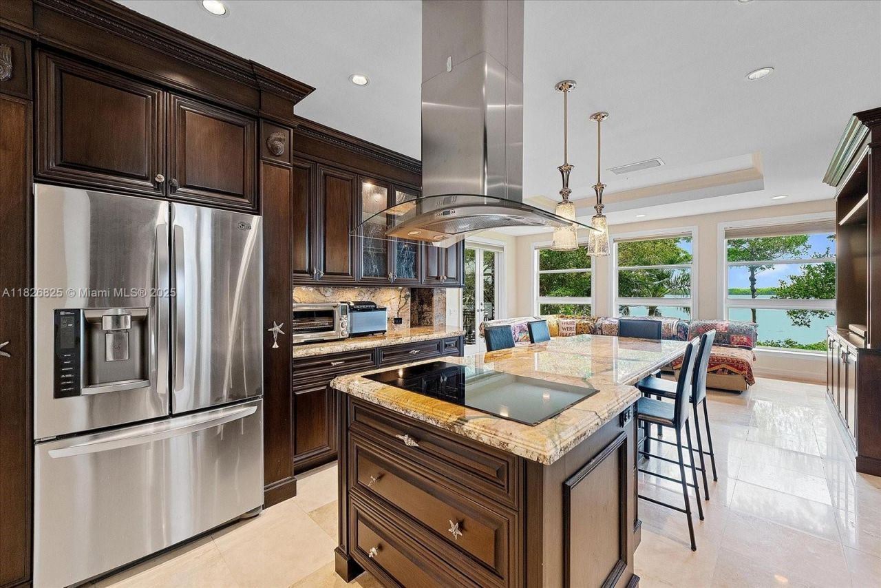 5843 Paradise Point Dr, Palmetto Bay, FL 33157 Photo