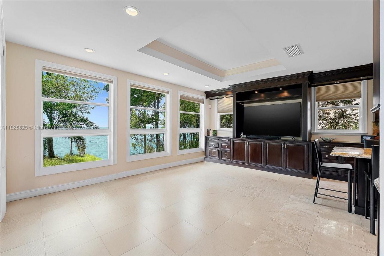 5843 Paradise Point Dr, Palmetto Bay, FL 33157 Photo