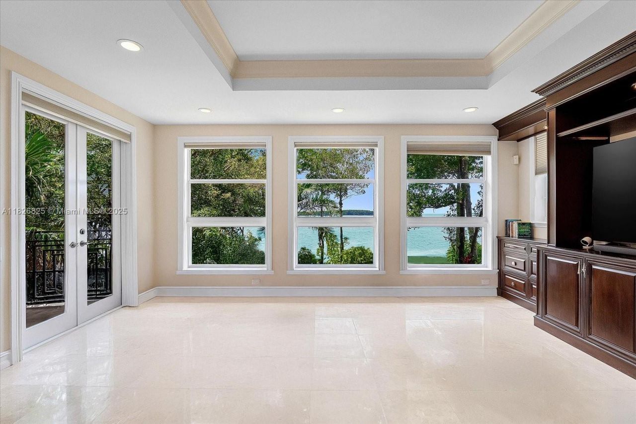 5843 Paradise Point Dr, Palmetto Bay, FL 33157 Photo