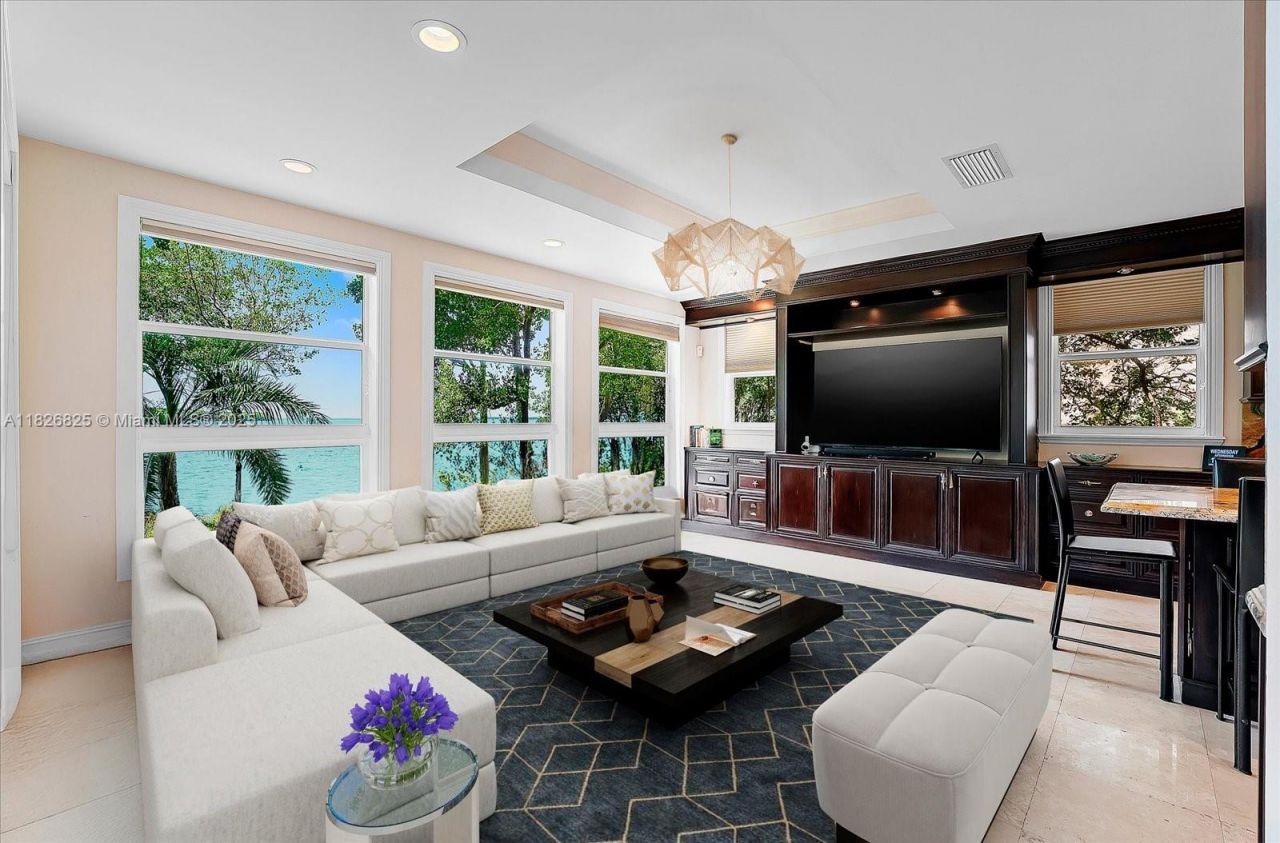 5843 Paradise Point Dr, Palmetto Bay, FL 33157 Photo