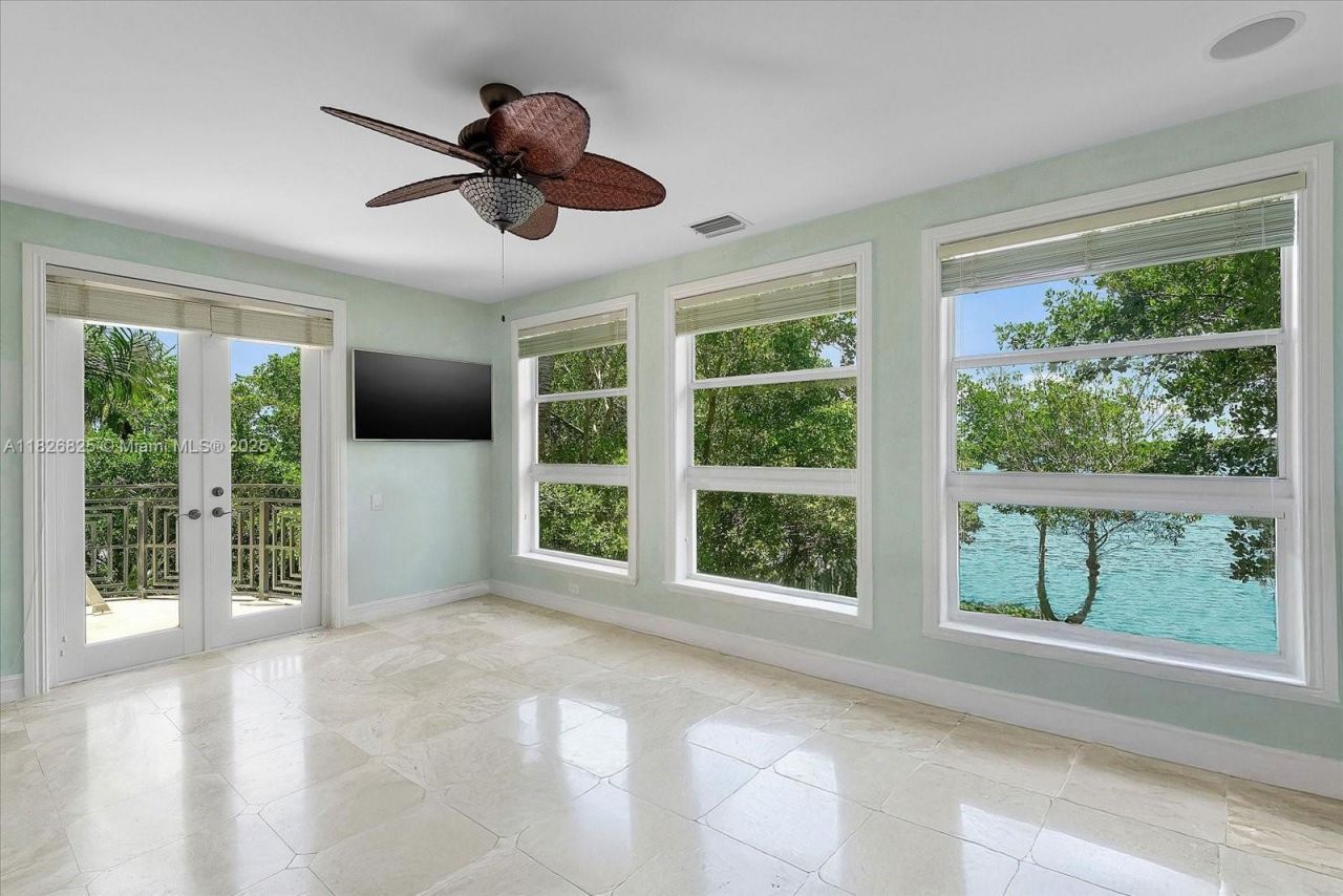 5843 Paradise Point Dr, Palmetto Bay, FL 33157 Photo