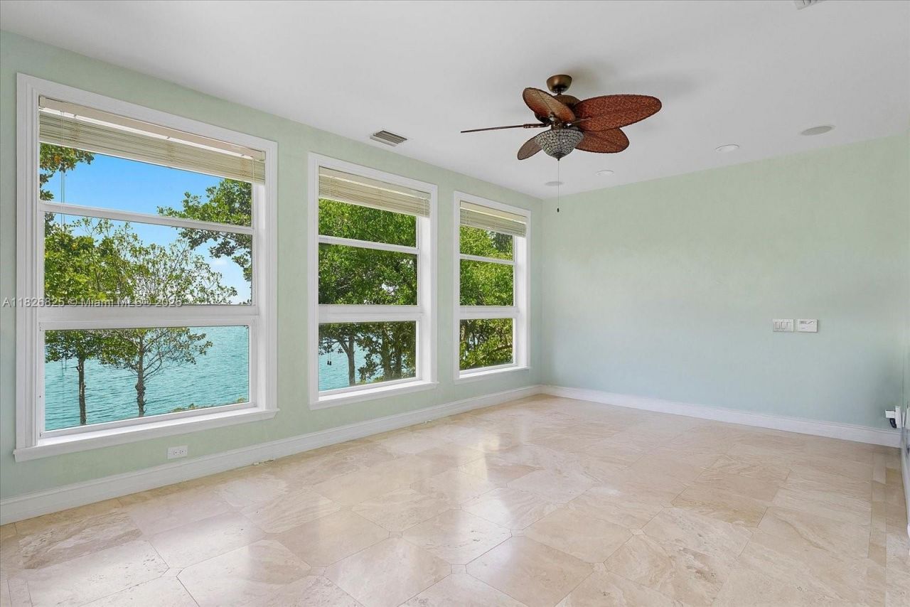 5843 Paradise Point Dr, Palmetto Bay, FL 33157 Photo