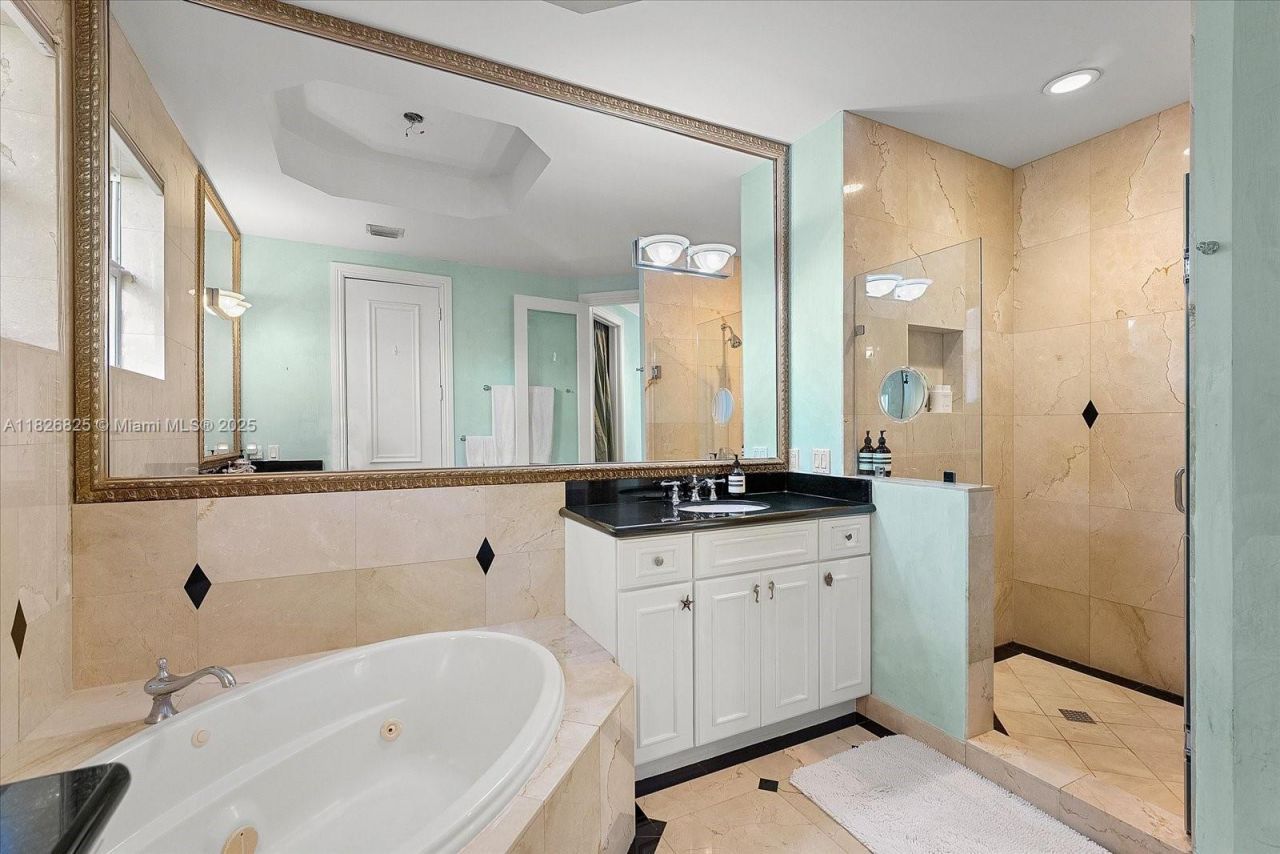 5843 Paradise Point Dr, Palmetto Bay, FL 33157 Photo