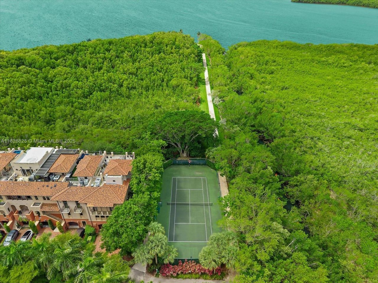 5843 Paradise Point Dr, Palmetto Bay, FL 33157 Photo