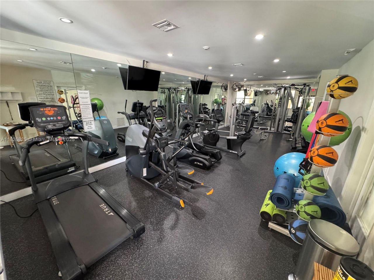 5843 Paradise Point Dr, Palmetto Bay, FL 33157 Photo