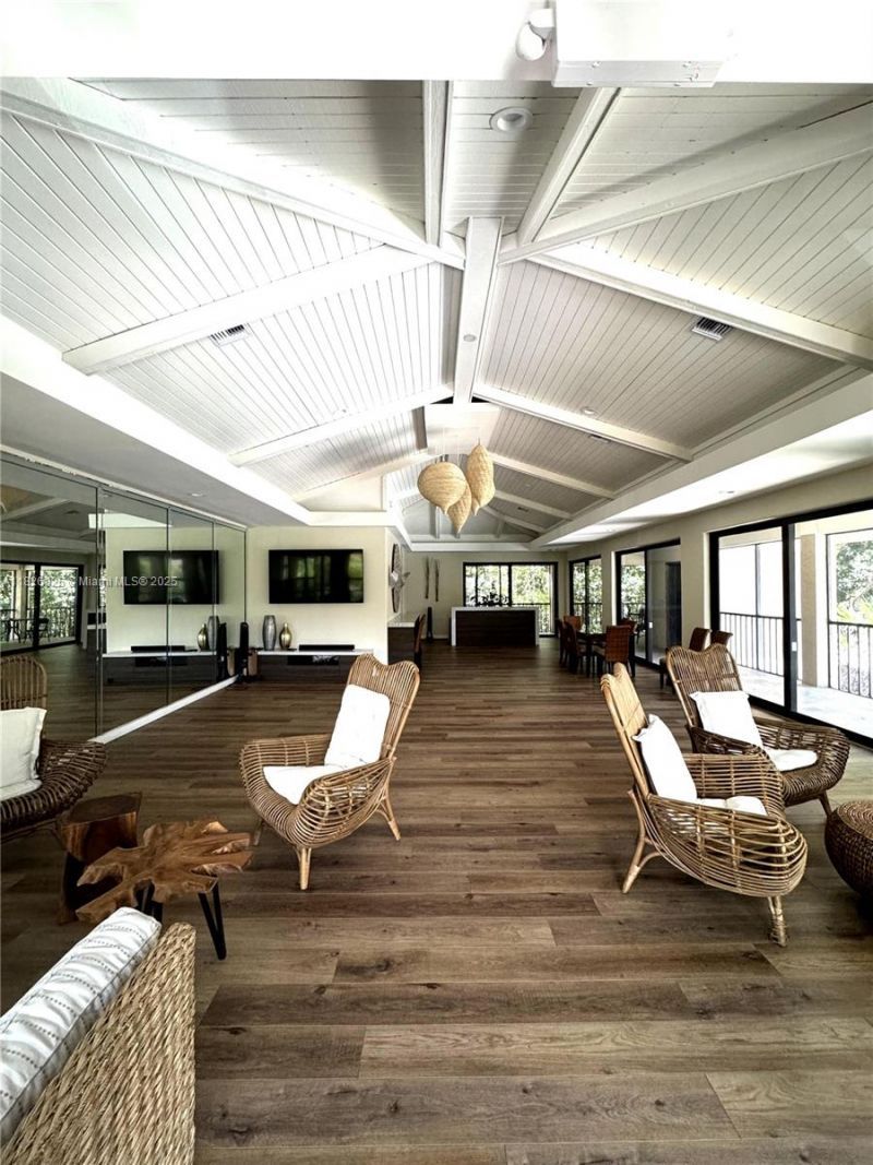 5843 Paradise Point Dr, Palmetto Bay, FL 33157 Photo