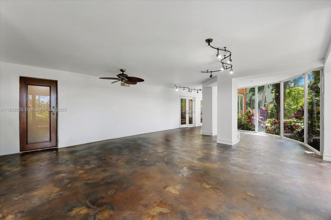 5843 Paradise Point Dr, Palmetto Bay, FL 33157 Photo