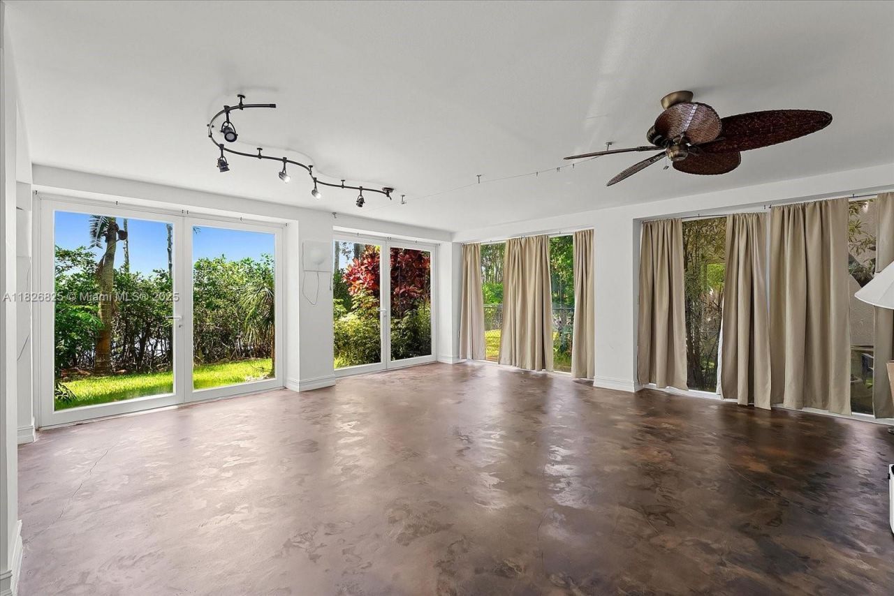 5843 Paradise Point Dr, Palmetto Bay, FL 33157 Photo