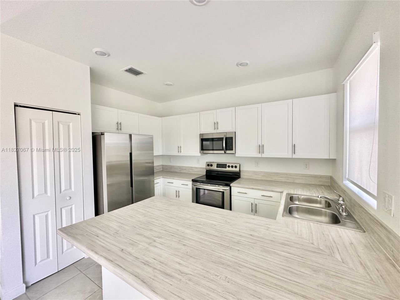 10049 SW 228th Ter, Miami, FL 33190 Photo