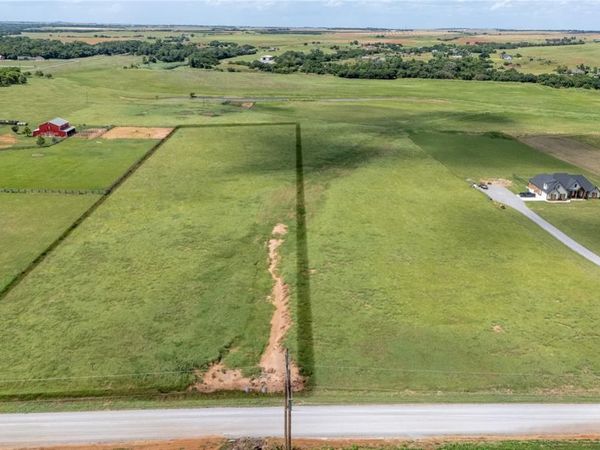 E Arapaho Road, Weatherford, OK 73096