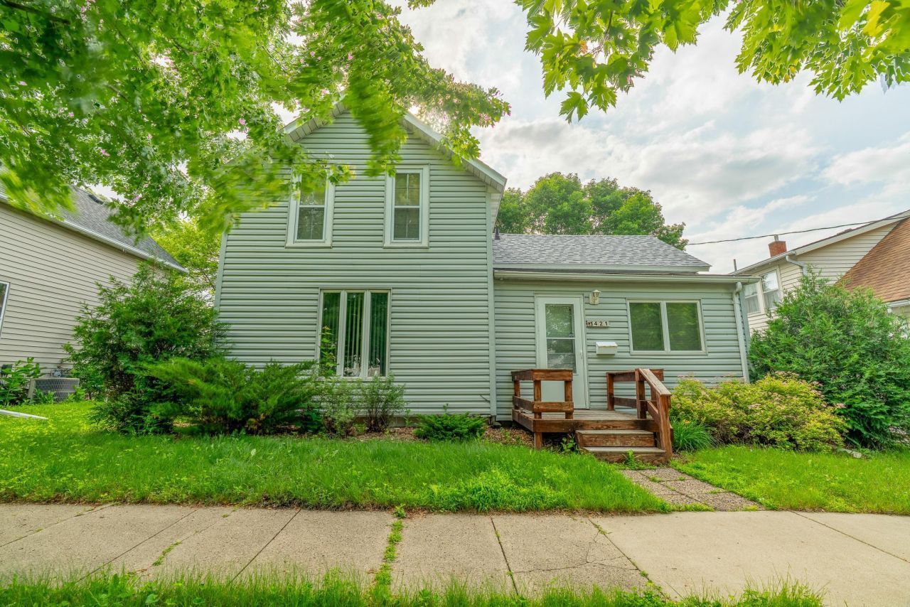 421 S Moore Street, Blue Earth, MN 56013 Main Photo