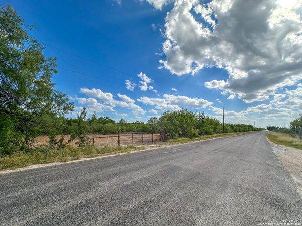 000 Old Fowlerton Rd, Fowlerton, TX 78021