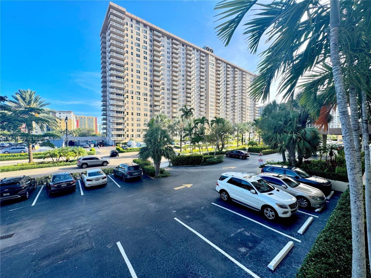 251 174th St, Unit 115, Sunny Isles Beach, FL 33160 Photo