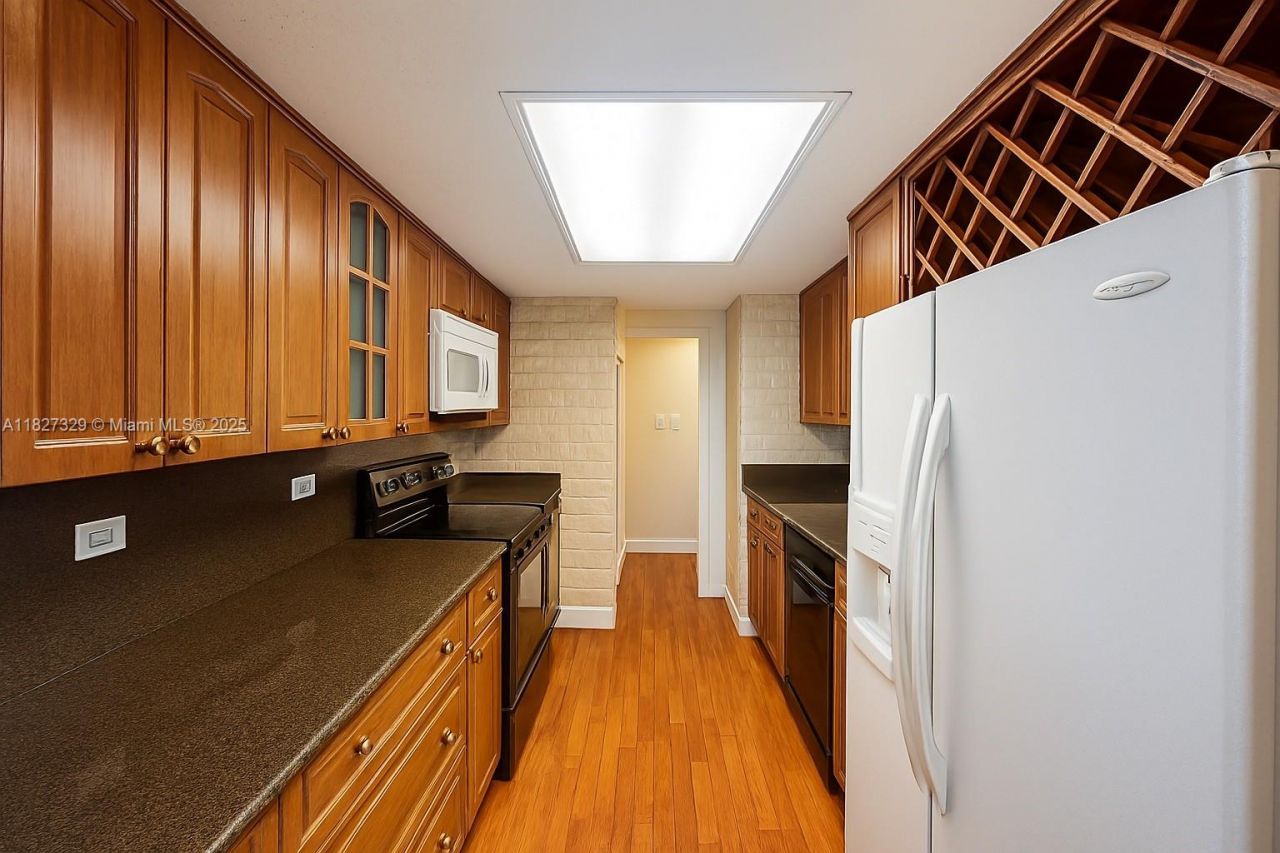 251 174th St, Unit 115, Sunny Isles Beach, FL 33160 Photo