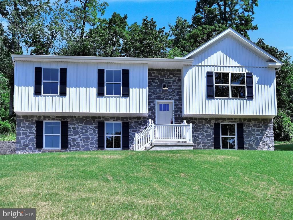 520 BETTY LANE Columbia, PA 17512