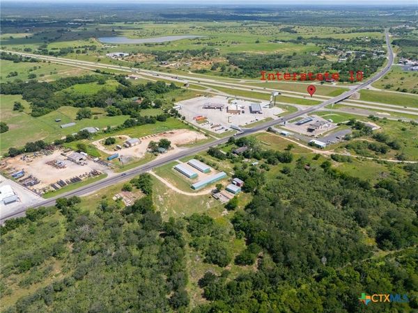 1940 S Magnolia Avenue, Luling, TX 78648