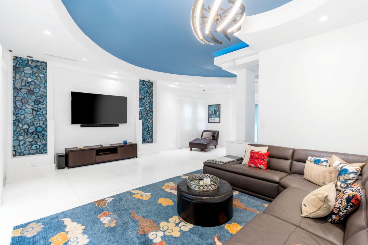 3917 S Le Jeune Road, Miami, FL 33146 Photo