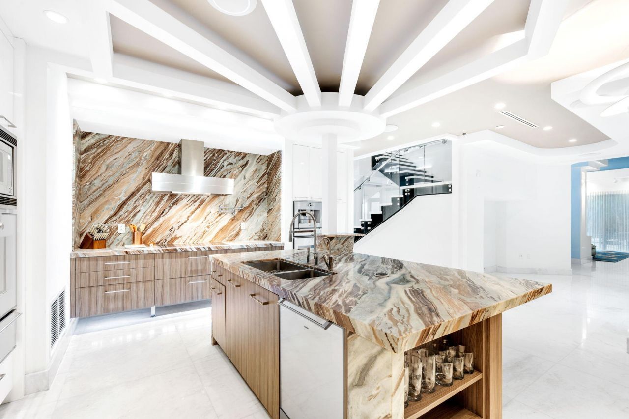 3917 S Le Jeune Road, Miami, FL 33146 Photo