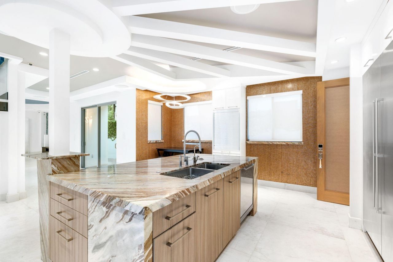 3917 S Le Jeune Road, Miami, FL 33146 Photo