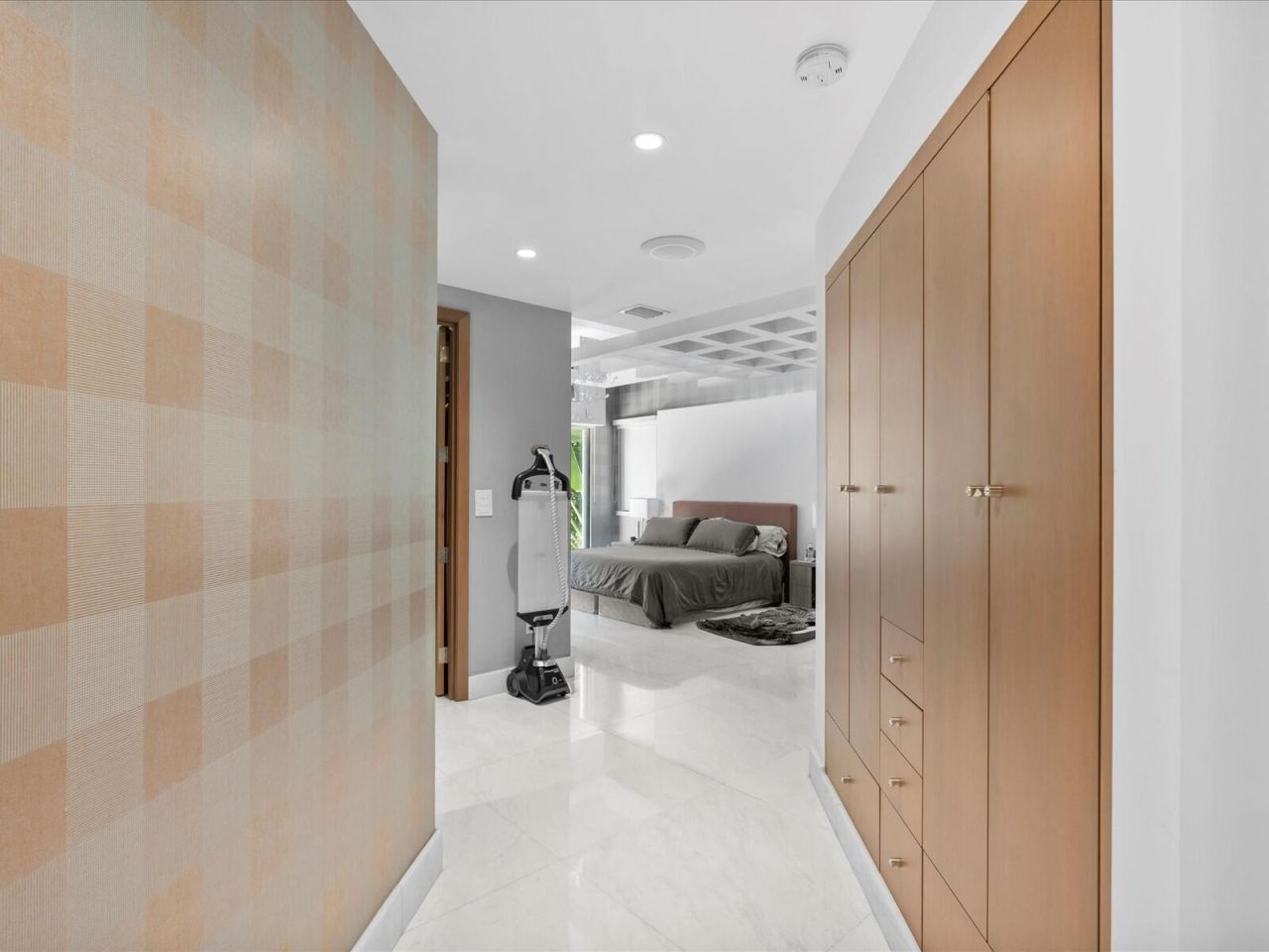 3917 S Le Jeune Road, Miami, FL 33146 Photo