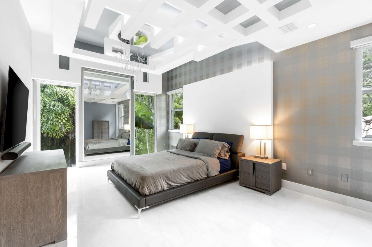 3917 S Le Jeune Road, Miami, FL 33146 Photo