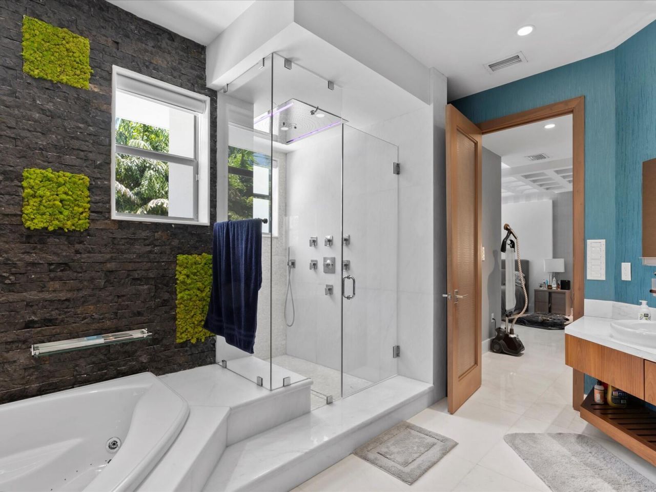 3917 S Le Jeune Road, Miami, FL 33146 Photo