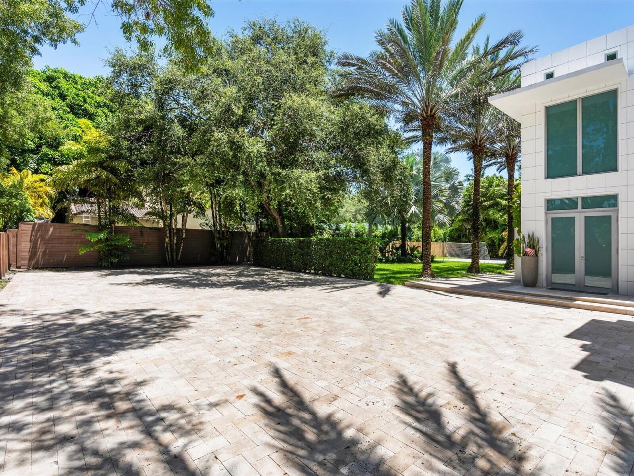 3917 S Le Jeune Road, Miami, FL 33146 Photo