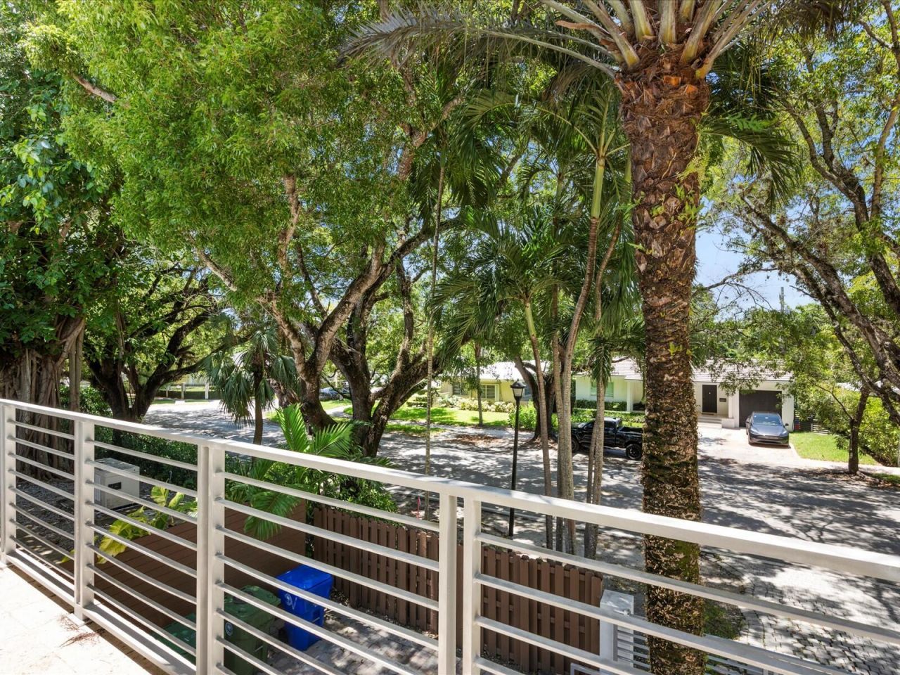 3917 S Le Jeune Road, Miami, FL 33146 Photo