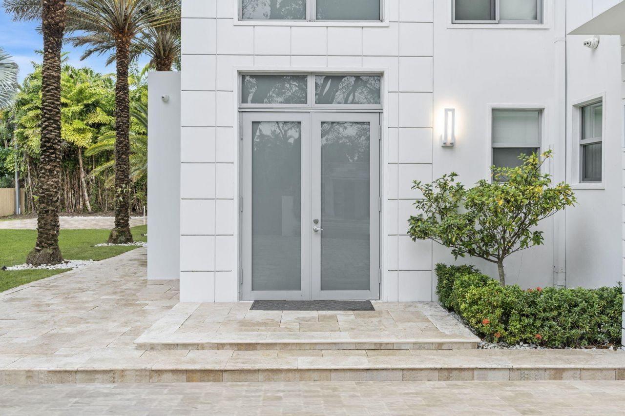 3917 S Le Jeune Road, Miami, FL 33146 Photo