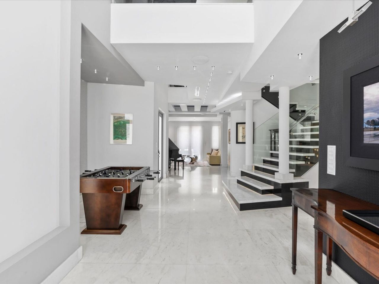 3917 S Le Jeune Road, Miami, FL 33146 Photo