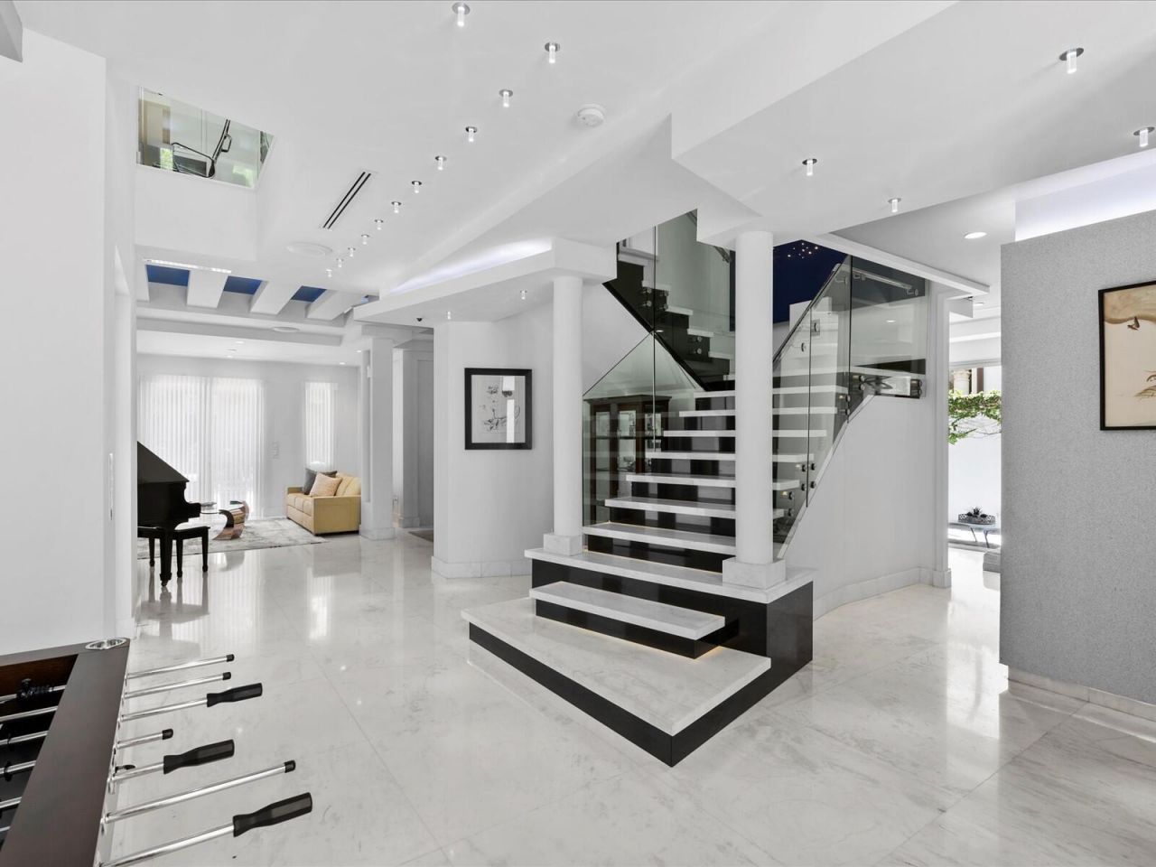 3917 S Le Jeune Road, Miami, FL 33146 Photo