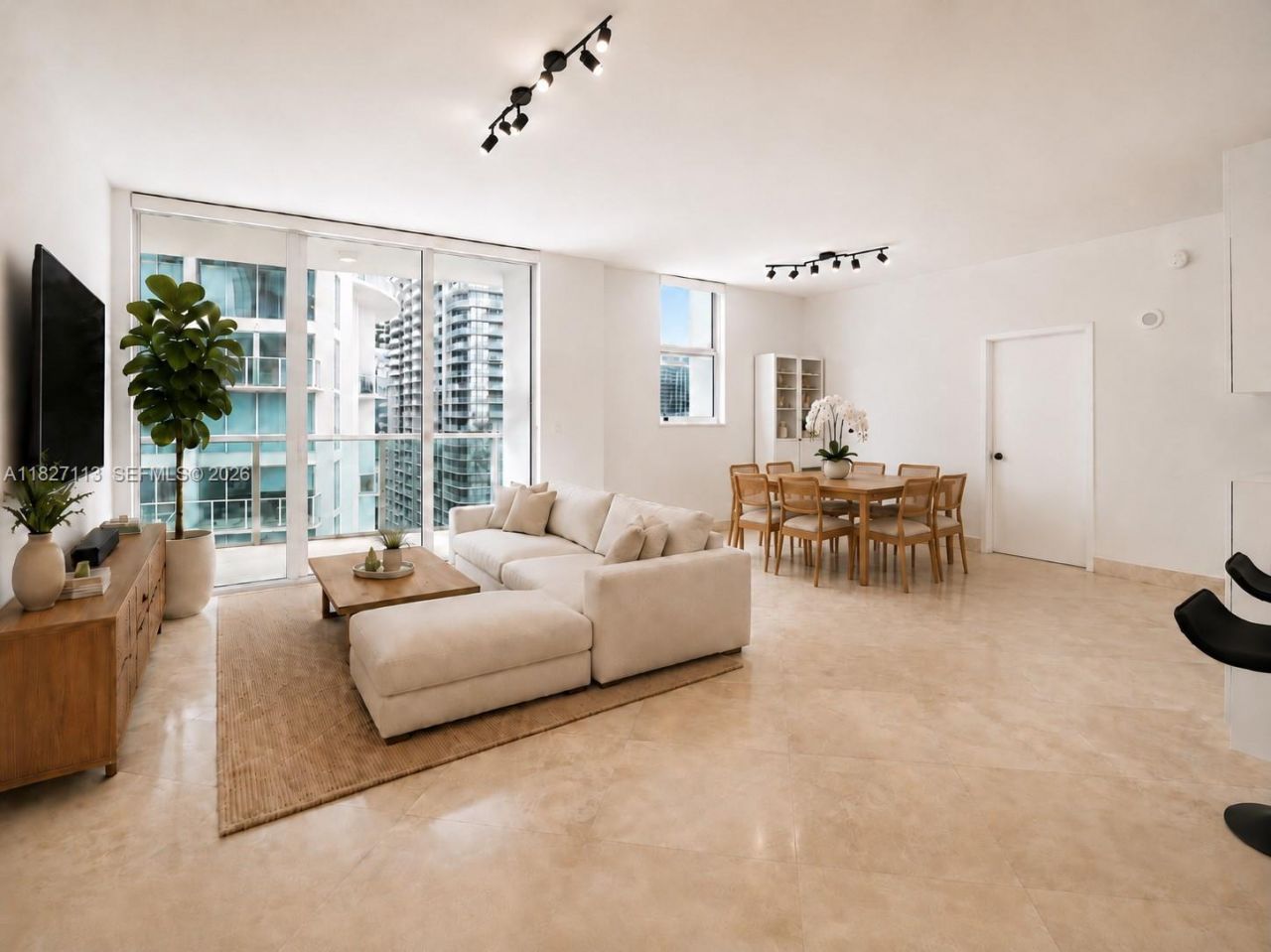31 SE 5th St, Unit 4021, Miami, FL 33131 Photo