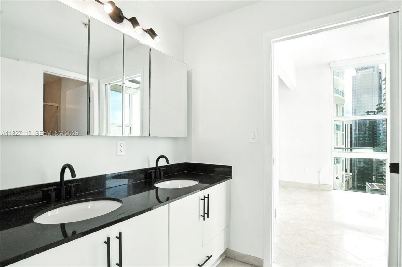 31 SE 5th St, Unit 4021, Miami, FL 33131 Photo
