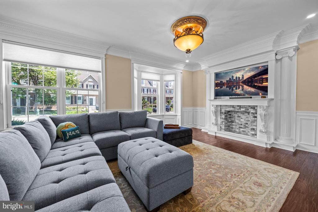 2124 W Reserve Drive, Philadelphia, PA 19145 Main Photo